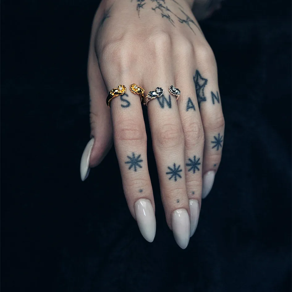 EBONY. Gothic Skull & Clam Shell Ring - Silver