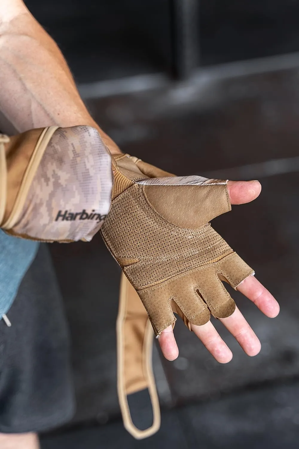 Harbinger Pro Wristwrap Gloves 2.0 for Weightlifting, Training, Fitness, and Gym Workouts with Wrist Support