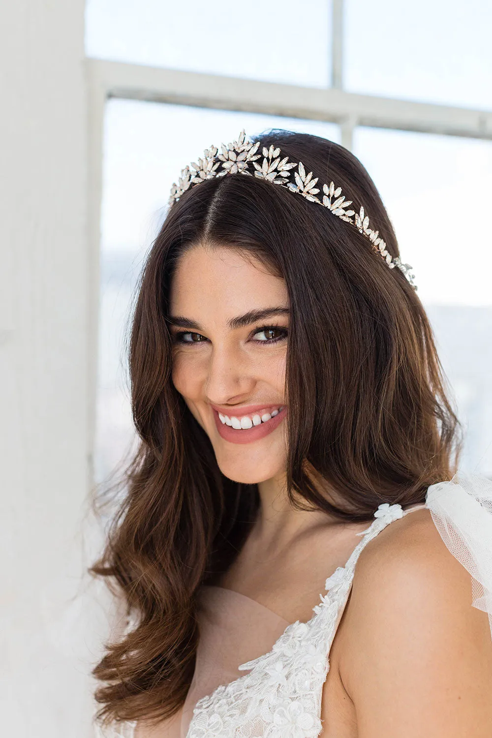 HONORA CROWN