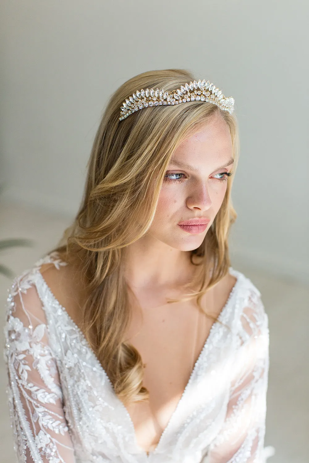 NEYVA CROWN