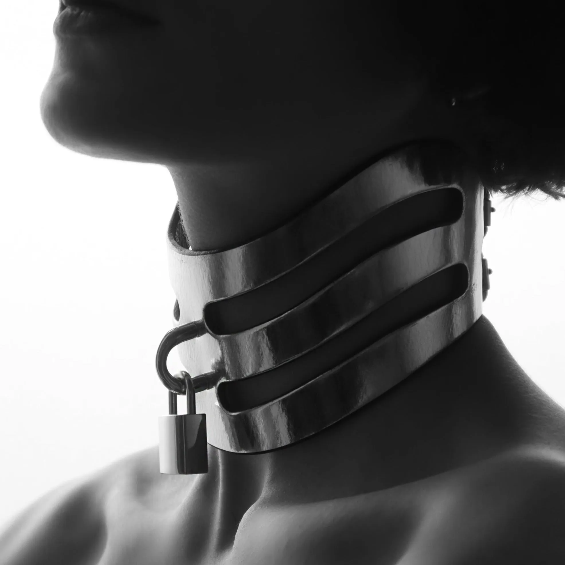 PADLOCK POSTURE COLLAR